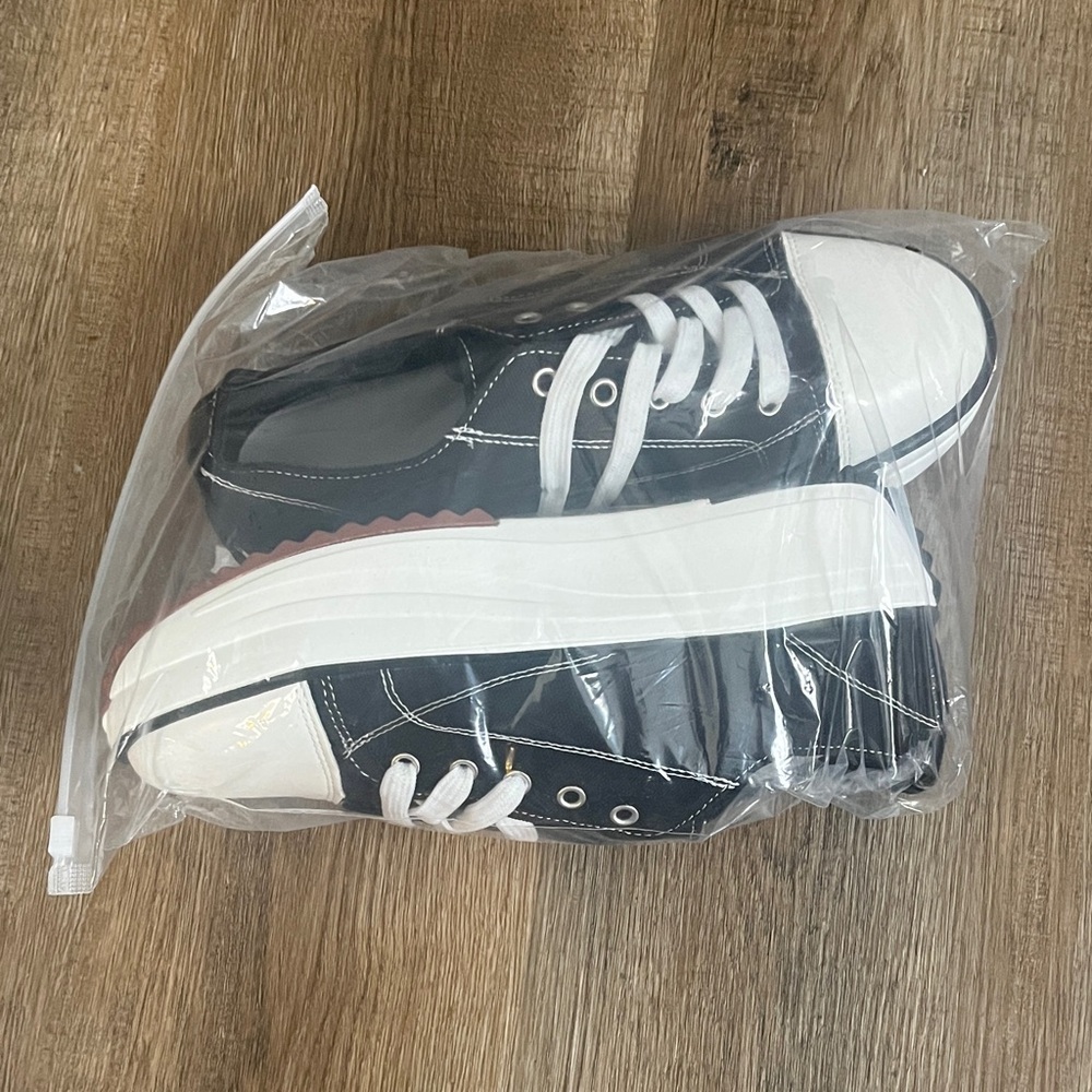 NIP Houston Ridge size 40 (9) Black and White Women's Sneakers - Picture 2 of 2